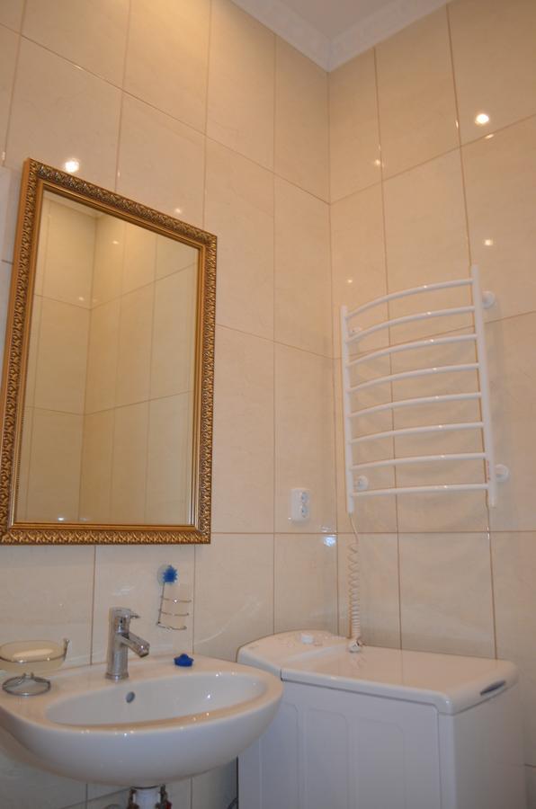 Stepana Bandery Str. 19 Lviv Exterior foto